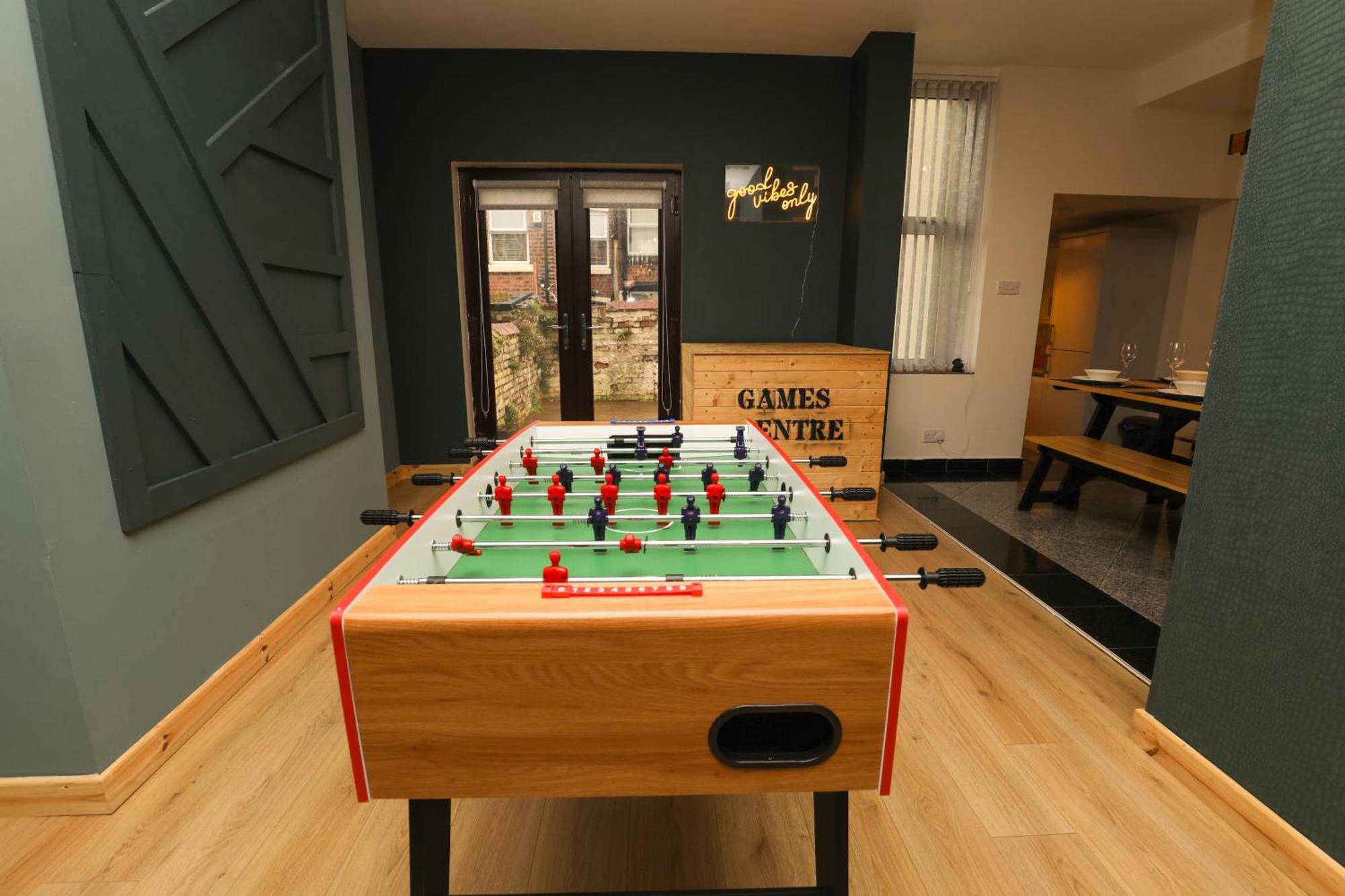 Anfield Luxe Retreat - Stylish Stay With Parking - Steps From Stadium - Short Drive To City Centre Ливърпул Екстериор снимка