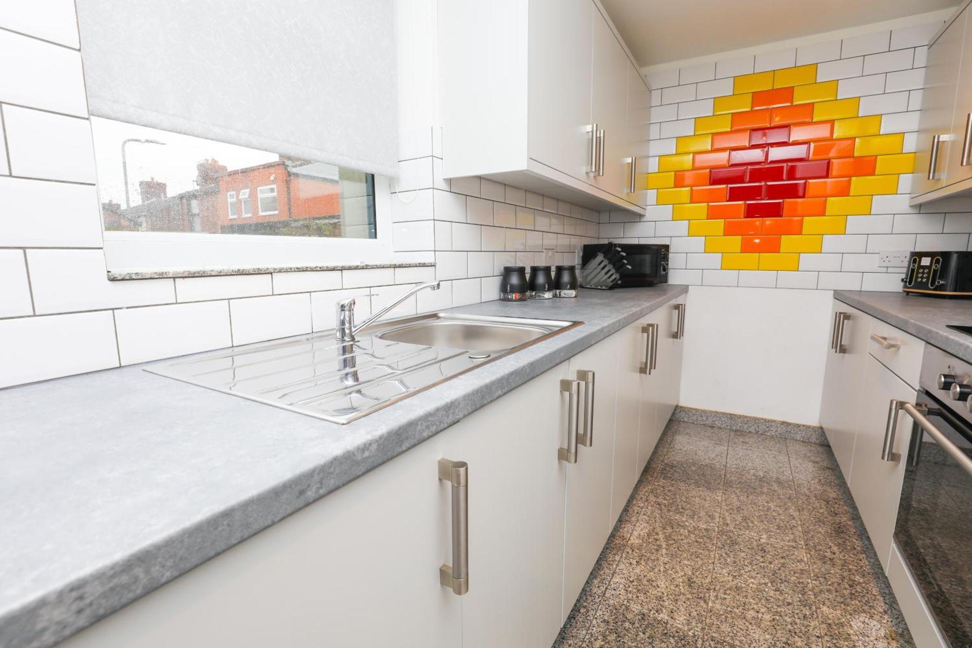 Anfield Luxe Retreat - Stylish Stay With Parking - Steps From Stadium - Short Drive To City Centre Ливърпул Екстериор снимка