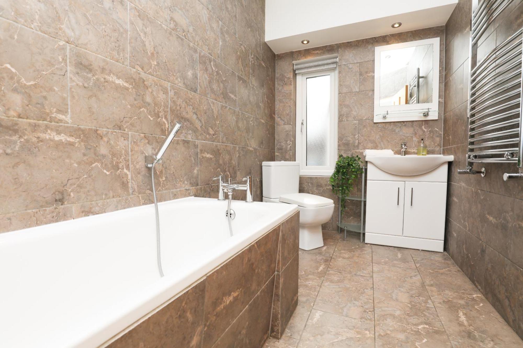 Anfield Luxe Retreat - Stylish Stay With Parking - Steps From Stadium - Short Drive To City Centre Ливърпул Екстериор снимка