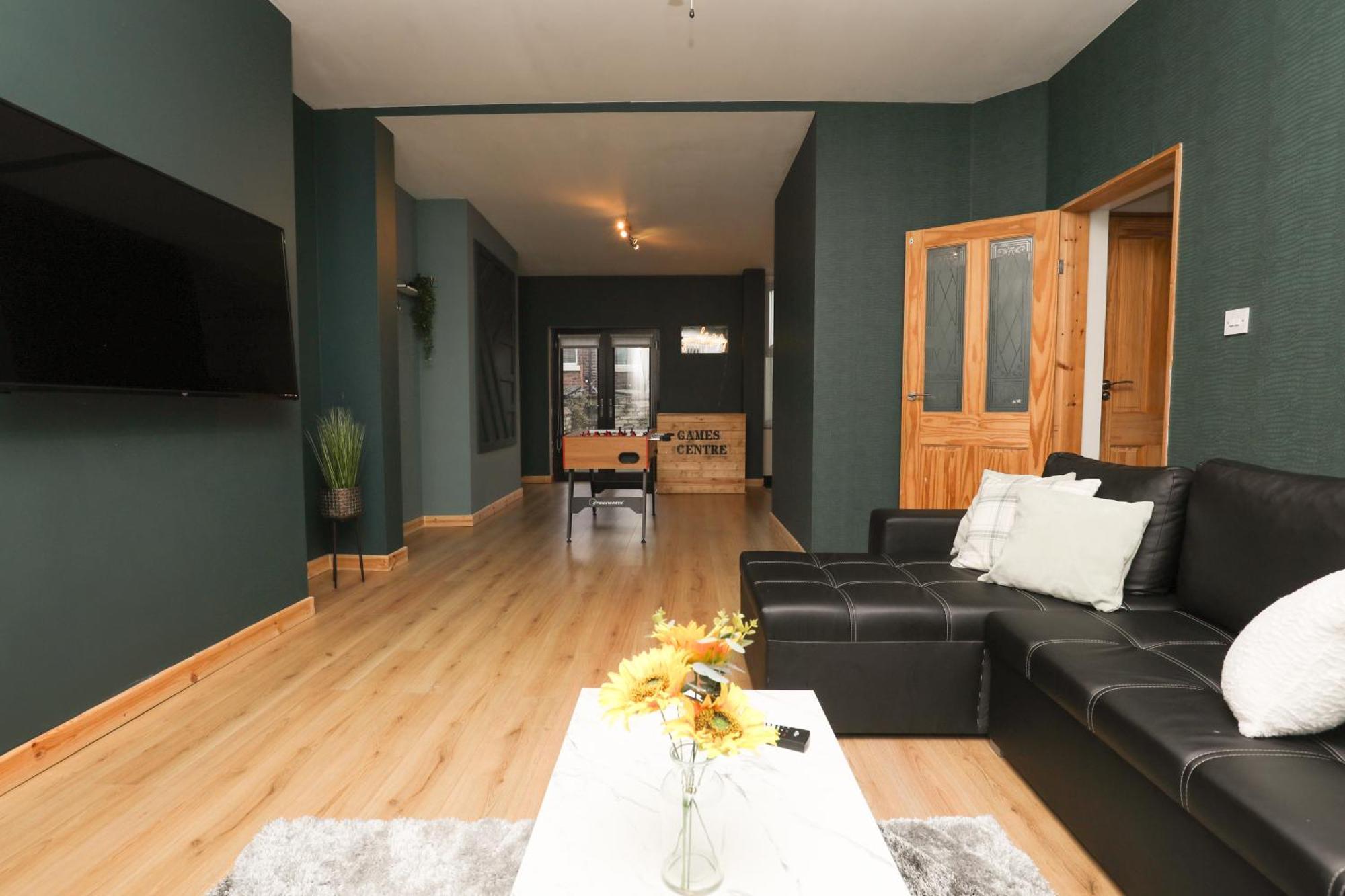 Anfield Luxe Retreat - Stylish Stay With Parking - Steps From Stadium - Short Drive To City Centre Ливърпул Екстериор снимка
