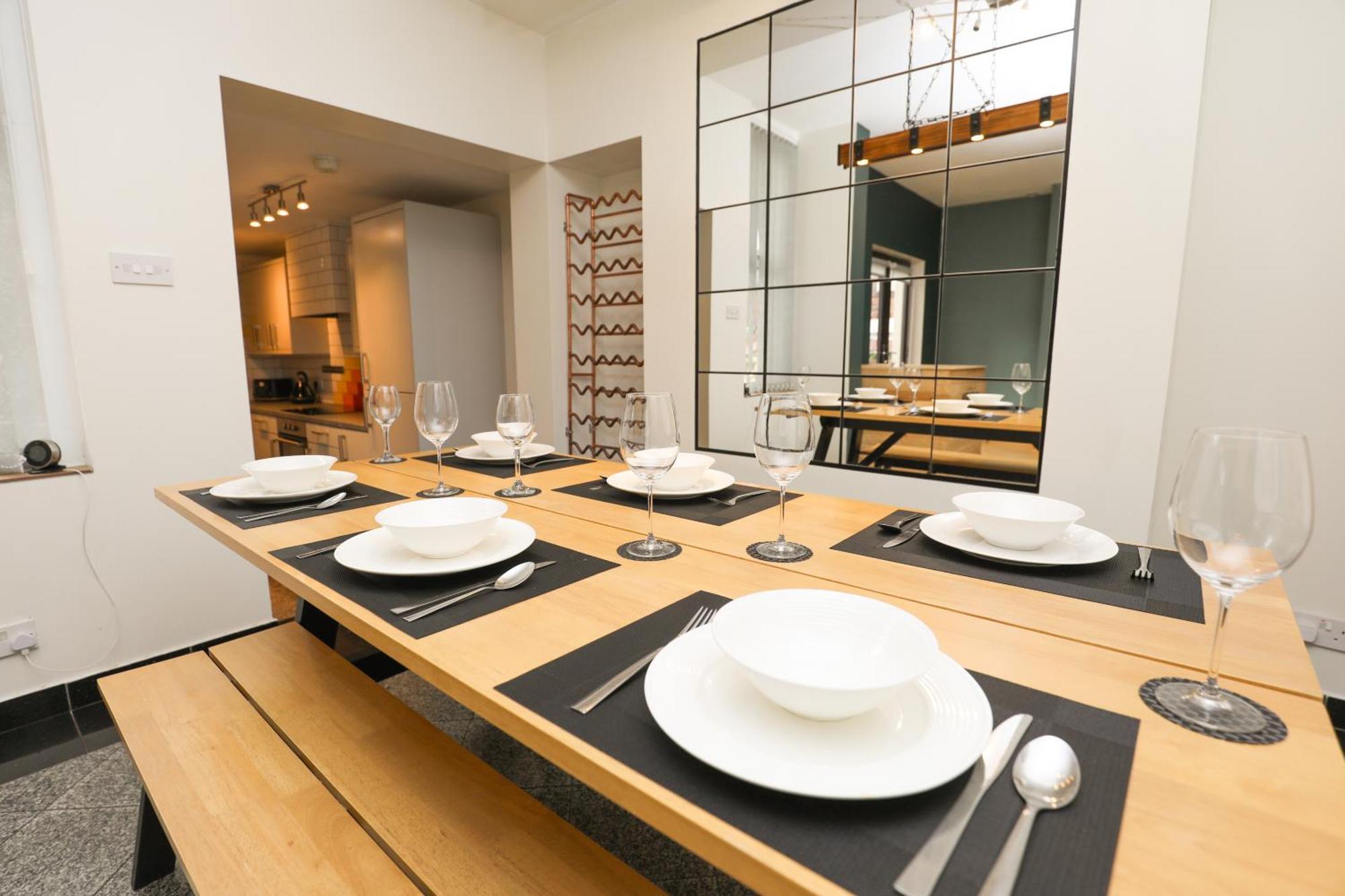 Anfield Luxe Retreat - Stylish Stay With Parking - Steps From Stadium - Short Drive To City Centre Ливърпул Екстериор снимка